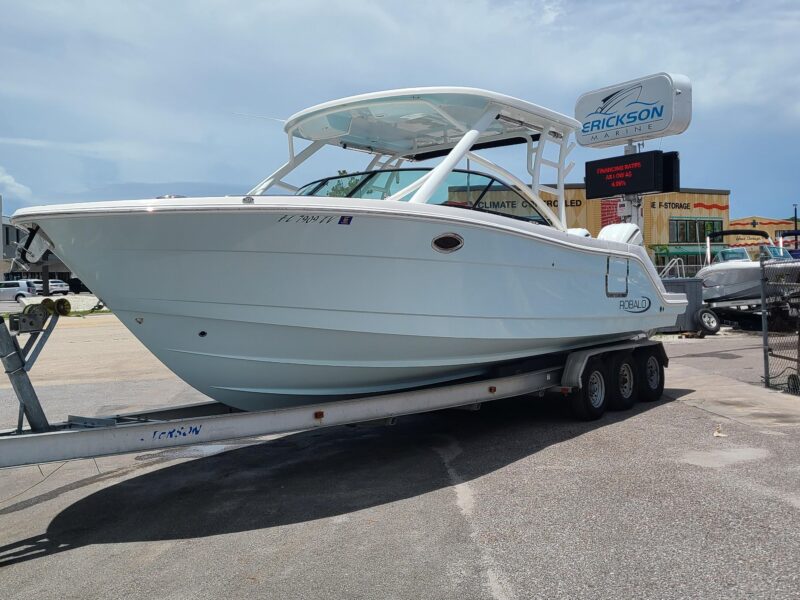 2024 Robalo R317 Dual Console