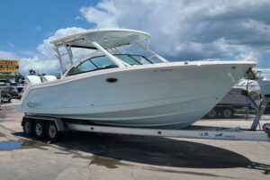 2024 Robalo R317 Dual Console for sale - photo 3