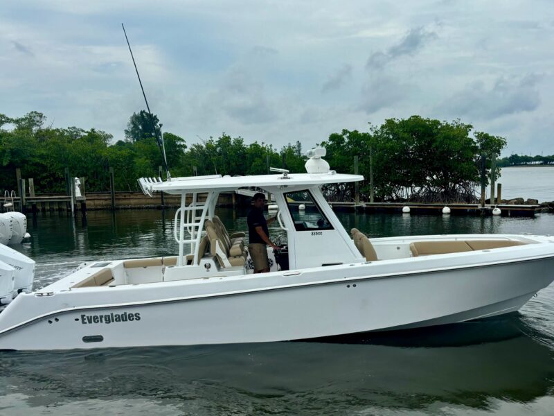2025 Everglades 335 Center Console