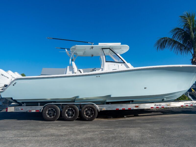 2025 Front Runner 36 Center Console