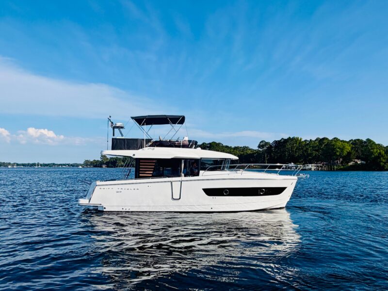 2026 Beneteau Swift Trawler 37 Fly