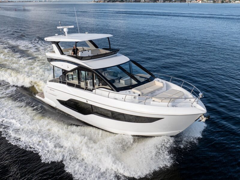 2026 Cruisers Yachts 50 Fly