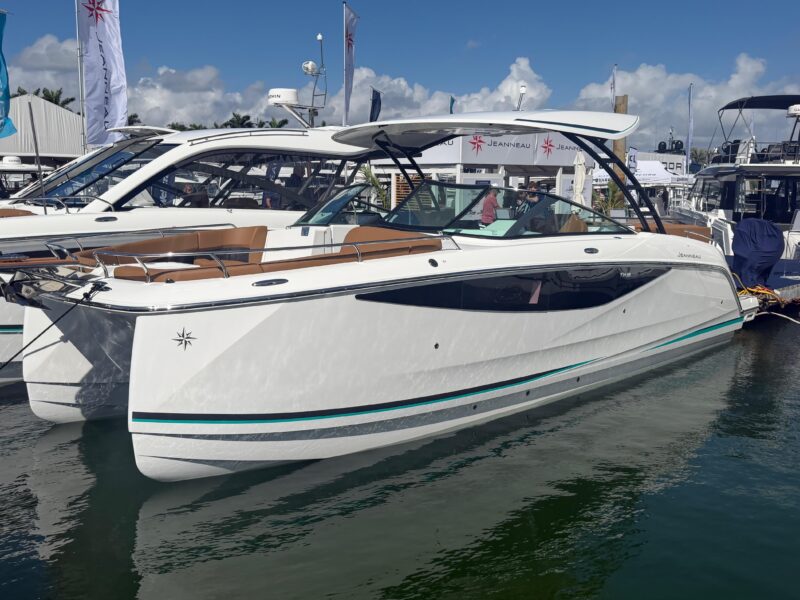 2026 Jeanneau TH33