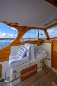 2000 Hinckley Picnic Boat 36 Classic for sale - photo 8