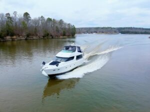 2001 Carver 570 Voyager Pilothouse for sale - photo 2