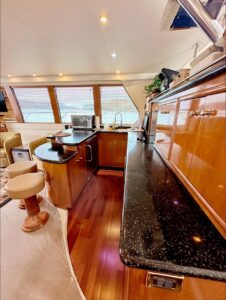 2001 Carver 570 Voyager Pilothouse for sale - photo 5