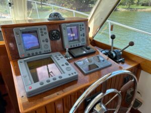 2001 Mast & Mallet 38 Picnic Boat for sale - photo 8