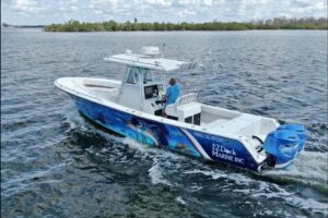 2001 Regulator 32 Forward Seating for sale - photo 2