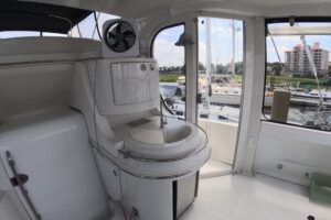 2002 Carver 466 Motor Yacht for sale - photo 5