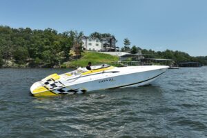 2002 Donzi 38 Daytona for sale - photo 3