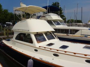 2002 Hinckley Talaria 44 Flybridge for sale - photo 2