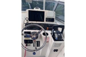 2003 Boston Whaler 295 Conquest for sale - photo 6