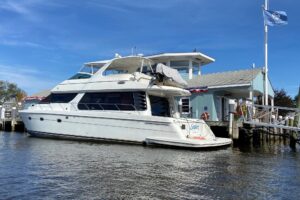2004 Carver 570 Voyager Pilothouse for sale - photo 2