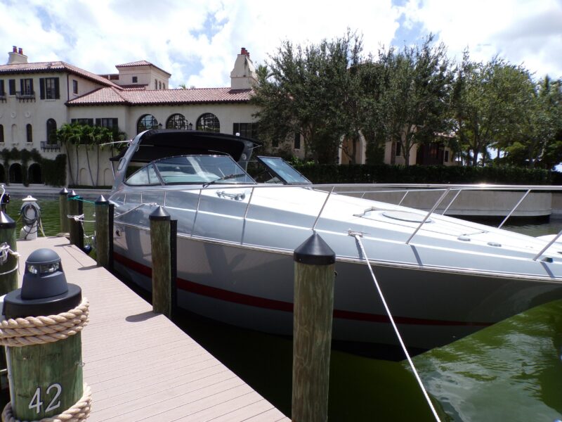 2005 Cruisers Yachts 370 Express