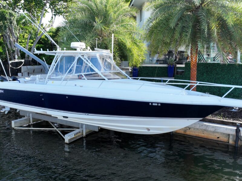 2005 Intrepid 348 Walkaround