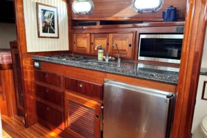 2005 Lyman-Morse 38 Express for sale - photo 5