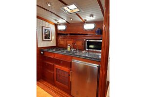 2005 Lyman-Morse 38 Express for sale - photo 8