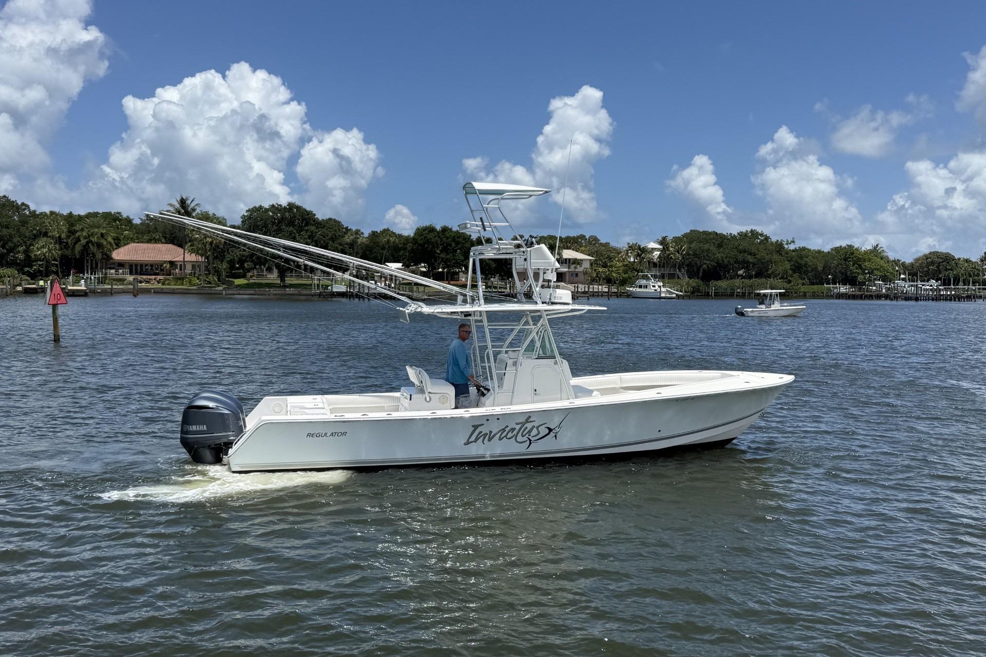 2006 Regulator 32 Center Console for sale