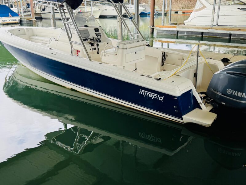 2008 Intrepid 323 Open