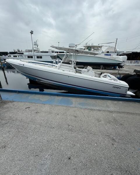 2008 Intrepid 327 Center Console