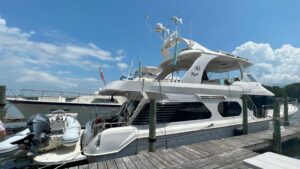 2009 Bluewater Yachts 65 Legacy for sale - photo 2