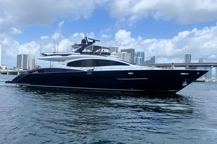 2012 Lazzara LSX 95 Flybridge