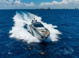 2014 Riva Mythos Motoryacht for sale - photo 2