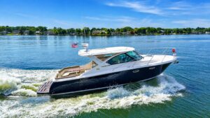 2015 Tiara Yachts 3100 Coronet for sale - photo 2
