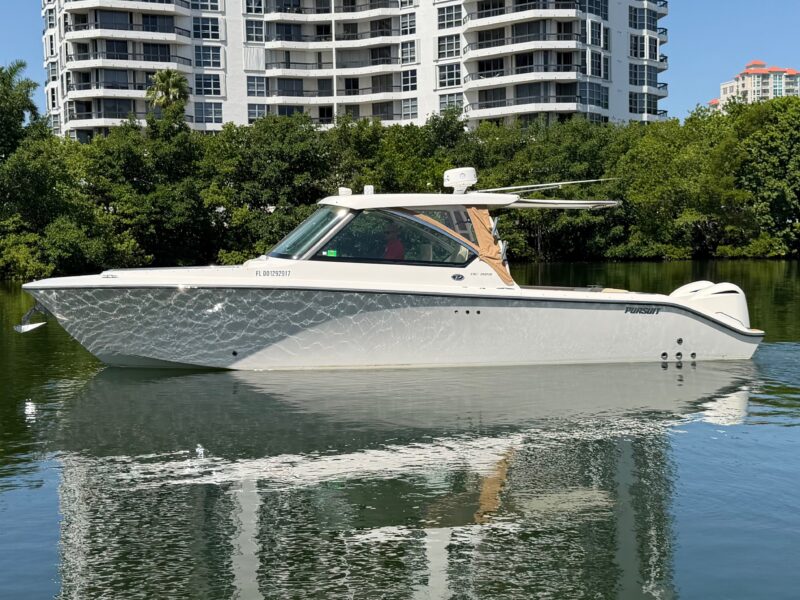 2016 Pursuit DC 325 Dual Console