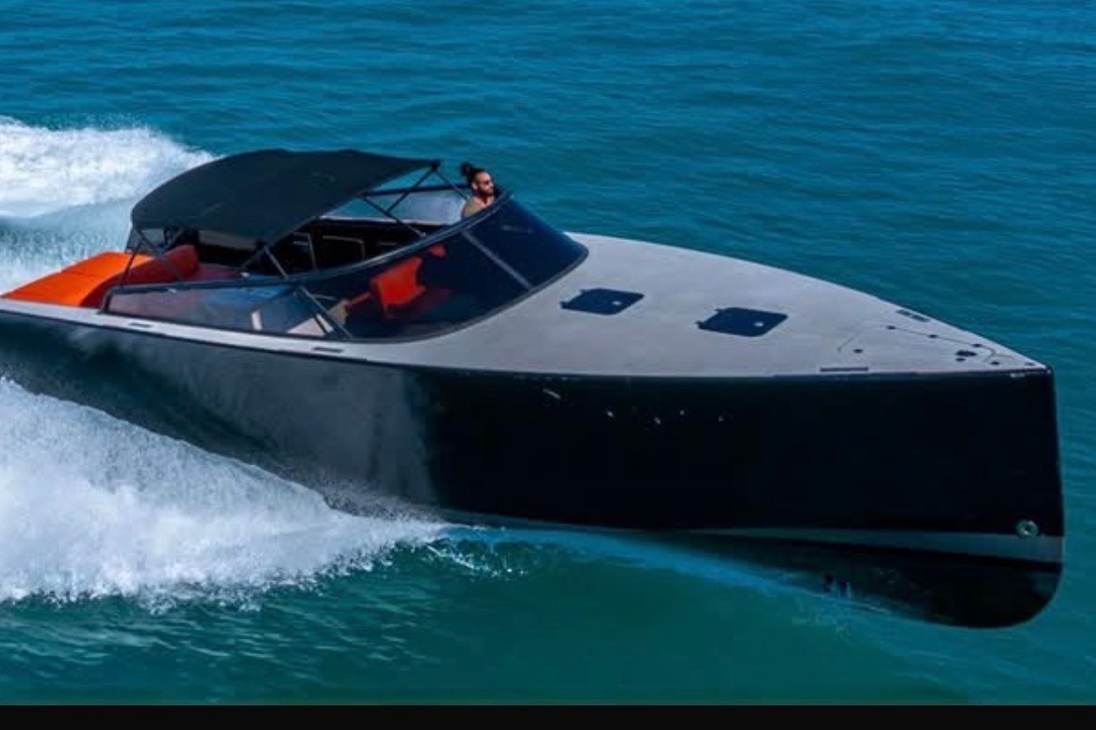 2016 VanDutch 40 for sale