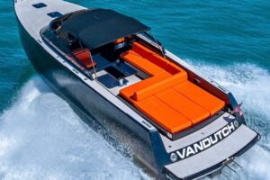 2016 VanDutch 40 for sale - photo 2