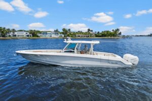 2018 Boston Whaler 380 Outrage for sale - photo 3