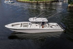2018 Invincible 42 Center Cabin for sale - photo 2