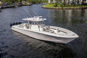 2018 Invincible 42 Center Cabin for sale - photo 4