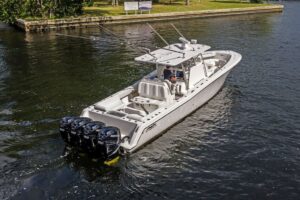 2018 Invincible 42 Center Cabin for sale - photo 5