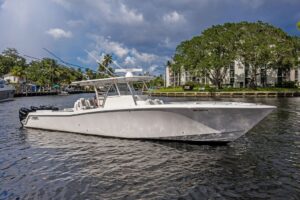 2018 Invincible 42 Center Cabin for sale - photo 6