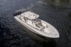 2018 Invincible 42 Center Cabin for sale - photo 7