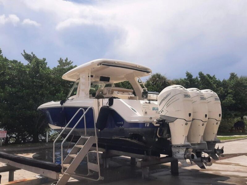 2019 Boston Whaler 350 Realm