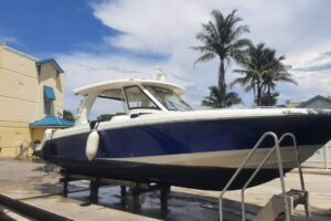 2019 Boston Whaler 350 Realm for sale - photo 4