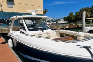2019 Boston Whaler 350 Realm for sale - photo 6