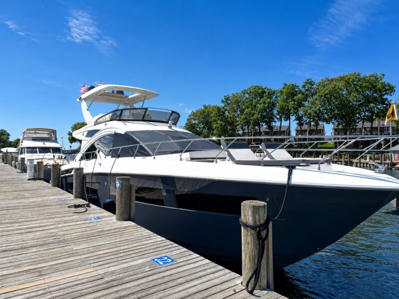 2019 Cruisers Yachts 60 Fly