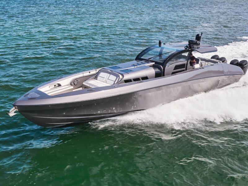 2019 Midnight Express 60 Pied-a-Mer