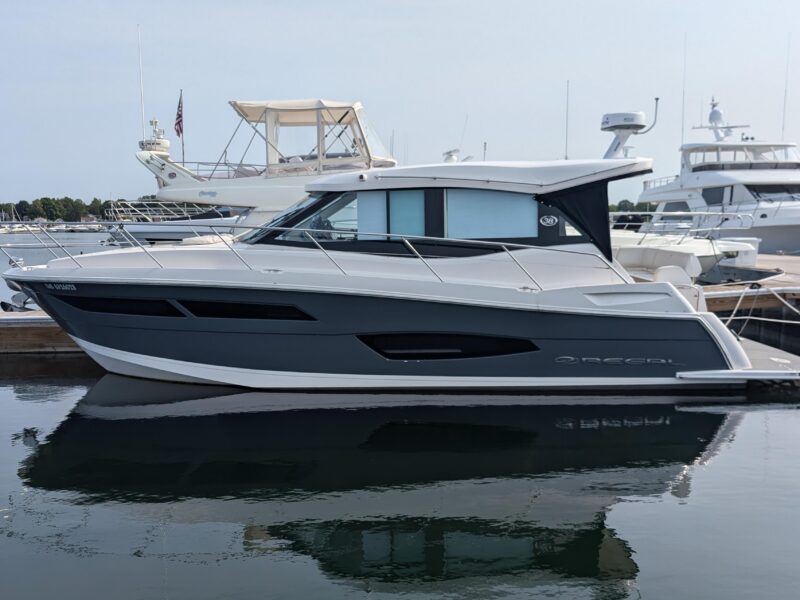 2020 Regal 38 Grande Coupe