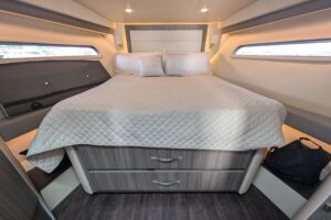 2020 Regal 38 Grande Coupe for sale - photo 3