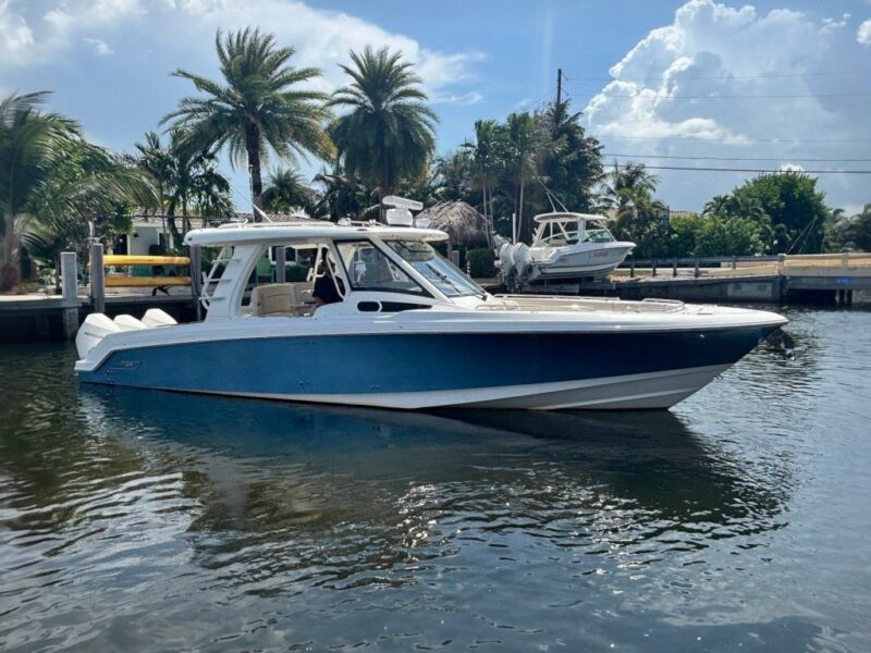 2021 Boston Whaler 350 Realm