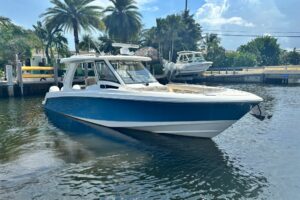2021 Boston Whaler 350 Realm for sale - photo 4