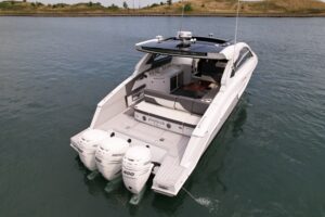 2021 Cruisers Yachts 42 GLS OB for sale - photo 5