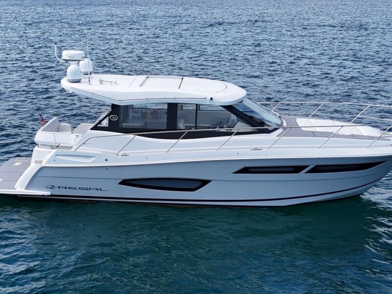 2021 Regal 38 Grande Coupe