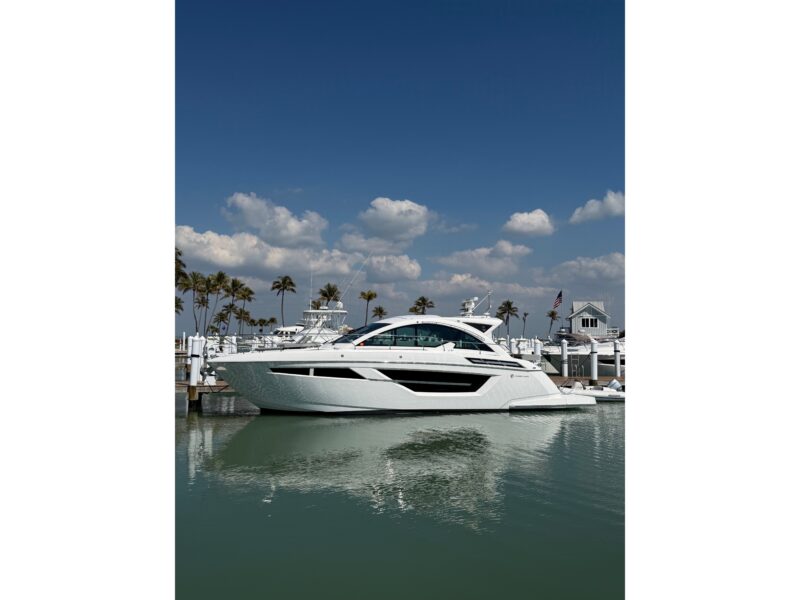 2022 Cruisers Yachts 50 Cantius