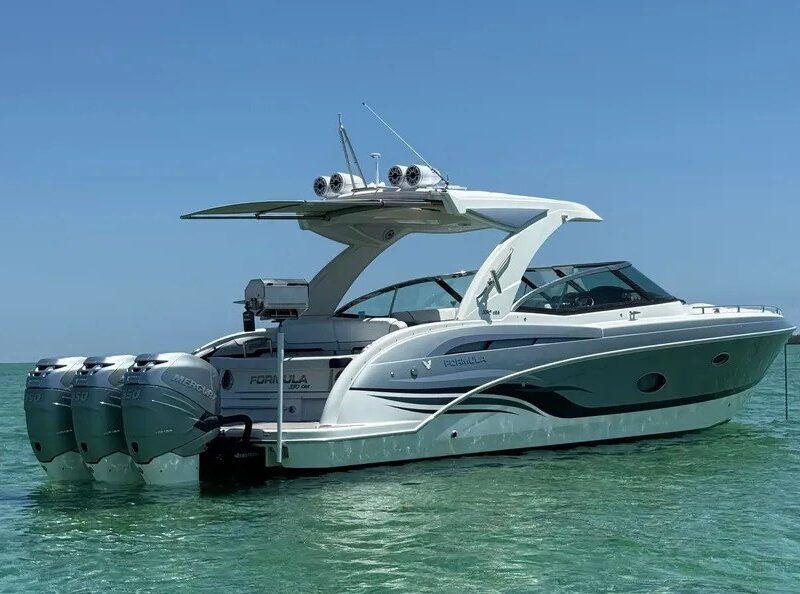 2022 Formula 350 Crossover Bowrider